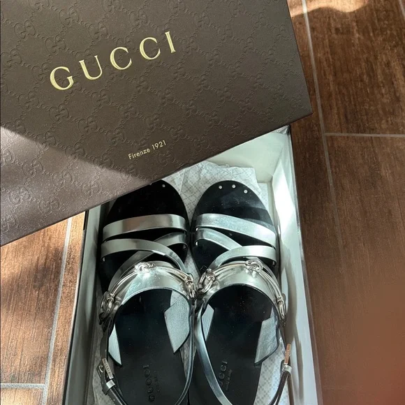 Gucci Metallic Silver Horsebit Sandals size 38.5 - Picture 7 of 7